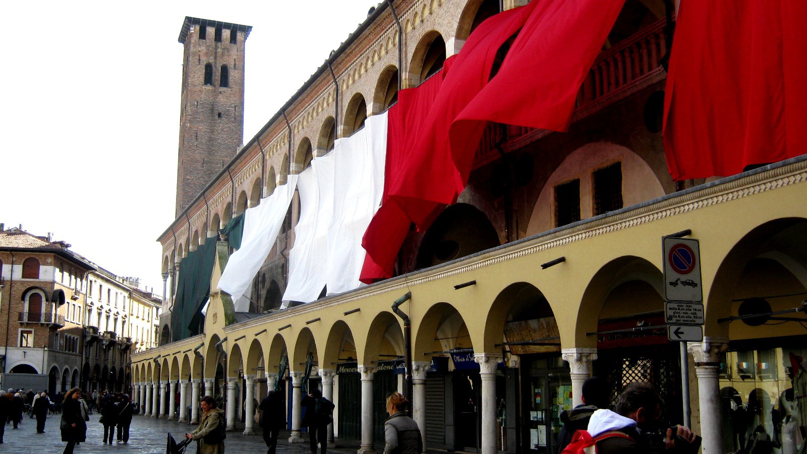 2011 150° Anniversario unità d'Italia : piazza della Frutta